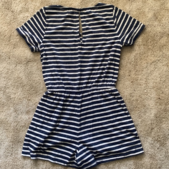 Skies are blue brand romper. - Picture 2 of 2